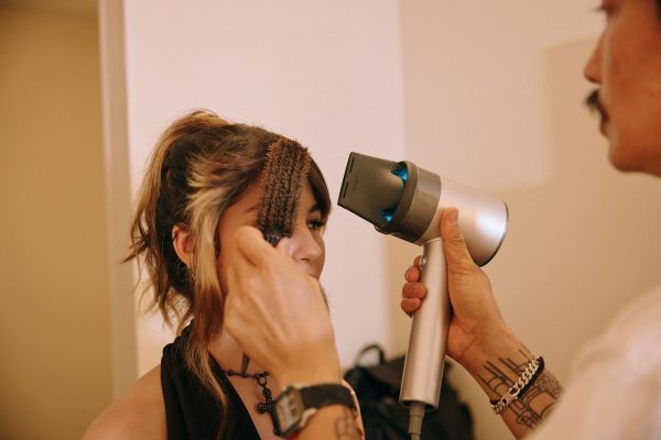 Alysa Liu getting her bangs styled